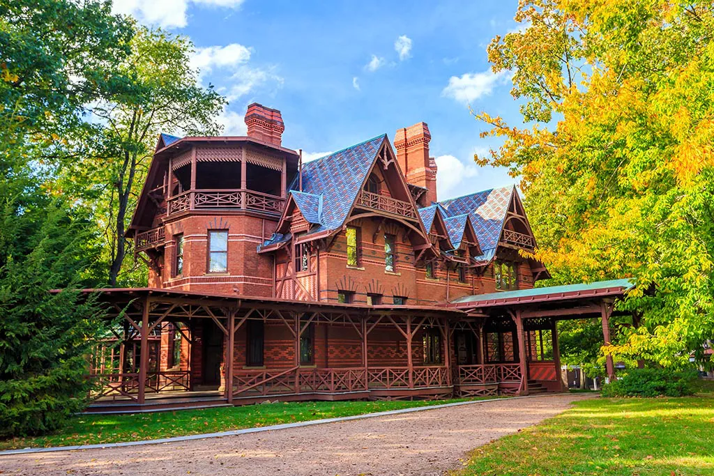 A Guide to Choosing the Right Roof for a Historic Home