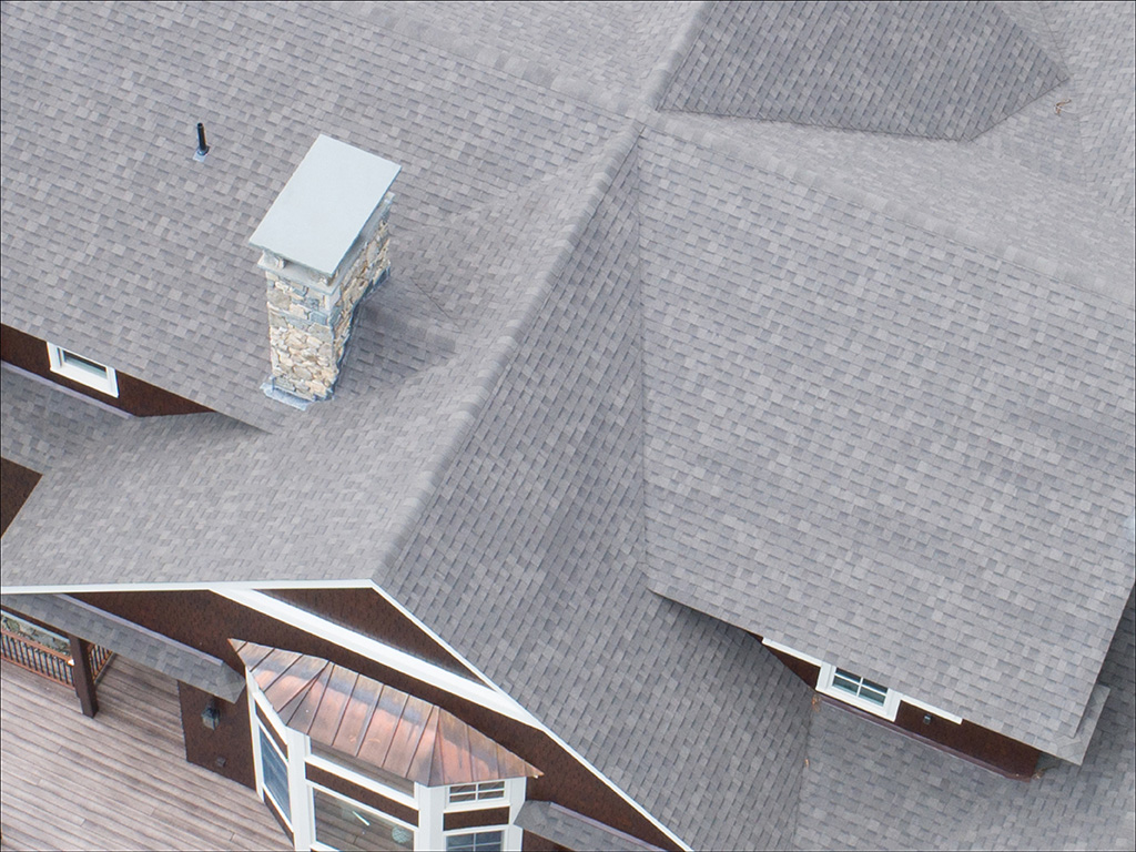 ¿Por qué se recomienda un techo falso para las chimeneas?