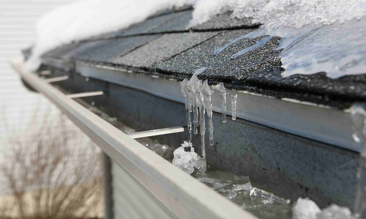 Enlèvement d’une digue de glace