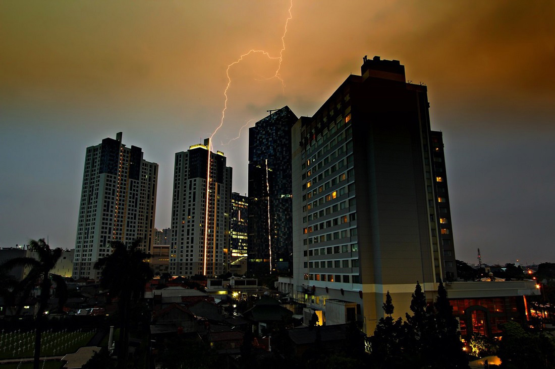 lightning striking building conductor cable connects to grounding