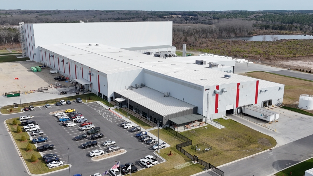 L’usine de fabrication de IKO à Chester, en Caroline du Sud, vue des airs.