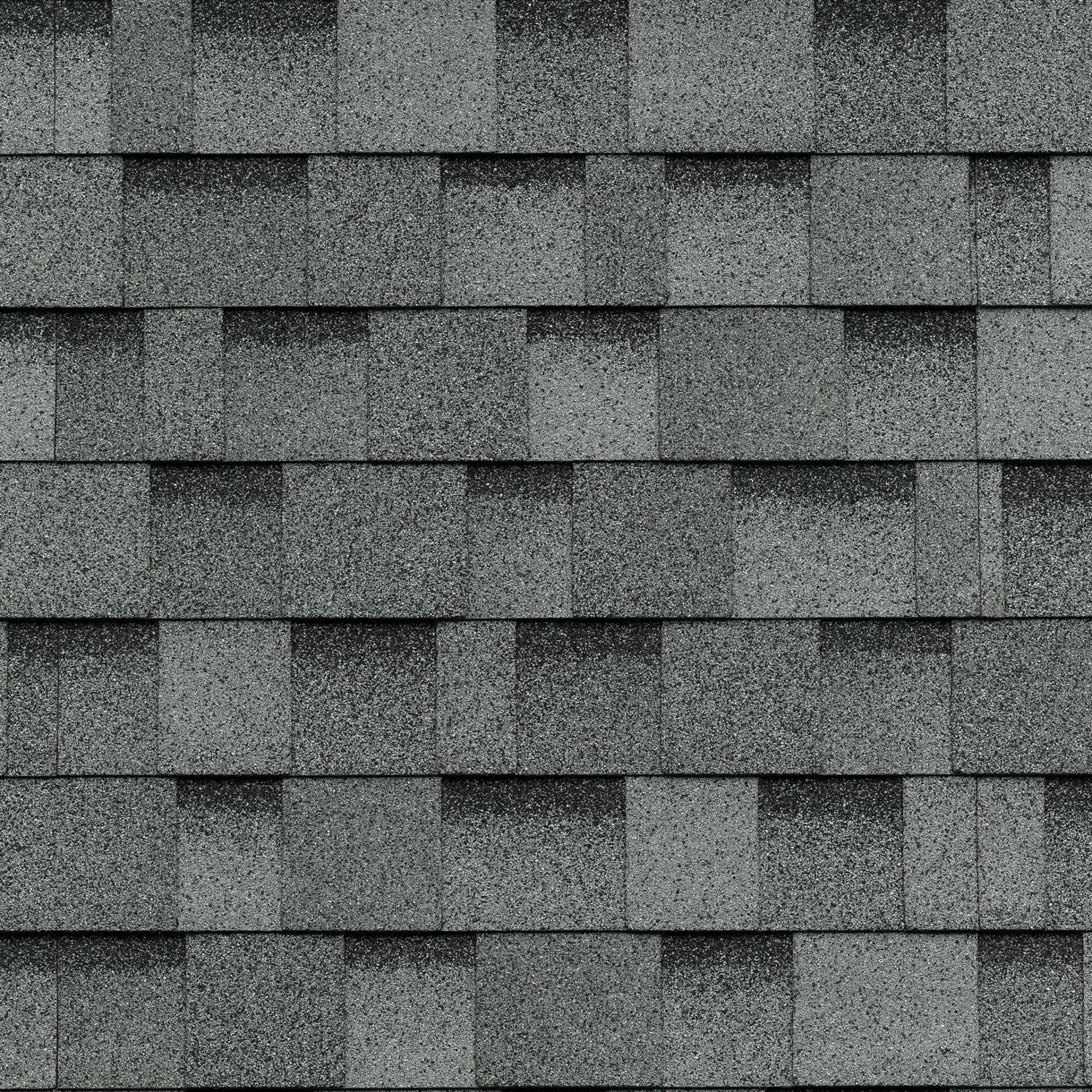 Gros plan de bardeaux de toiture d'asphalte Dual Grey à motif rectangulaire, rappelant le style classique Cambridge.