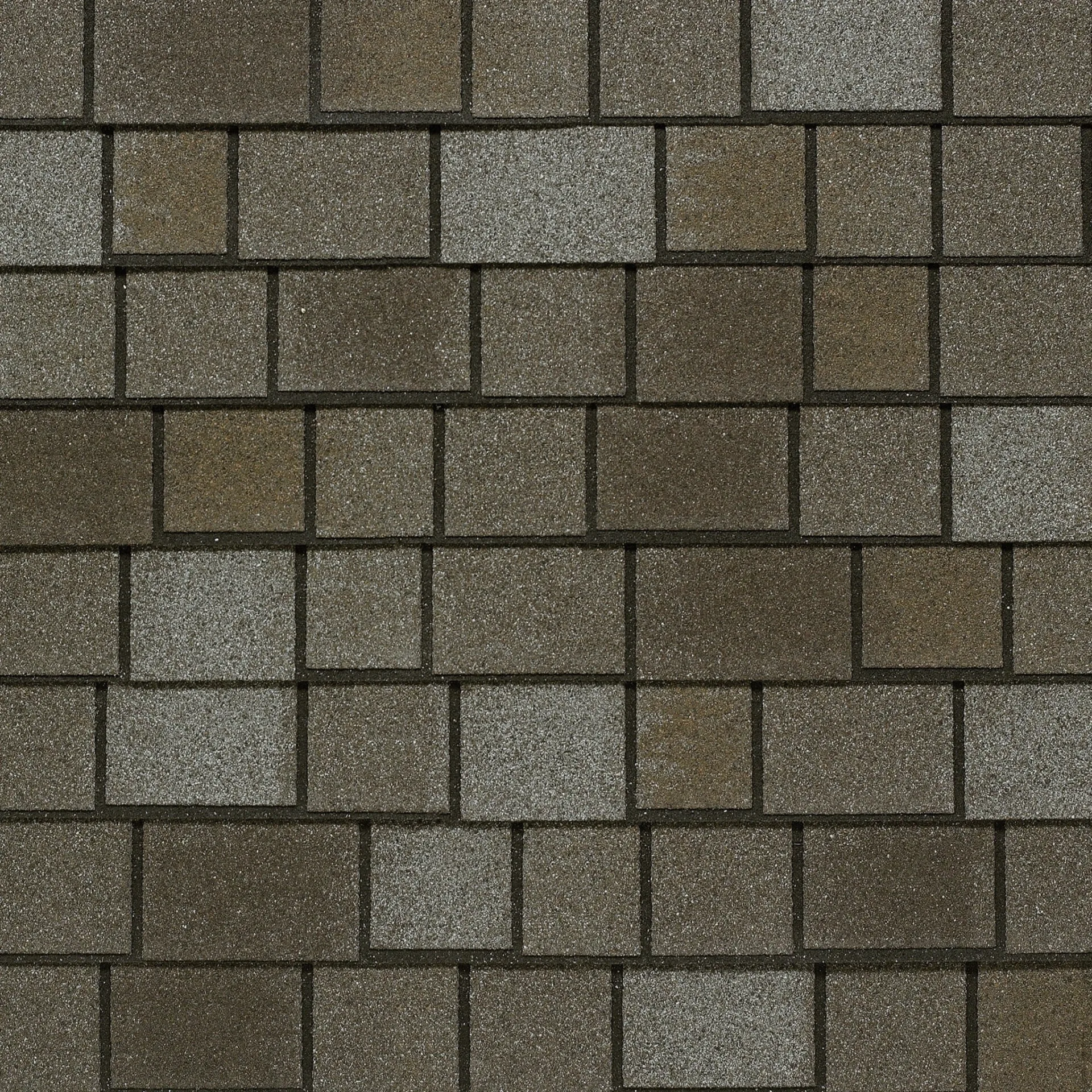 Gros plan d’un échantillon de bardeau IKO Royal Estate Taupe Slate taupe et beige