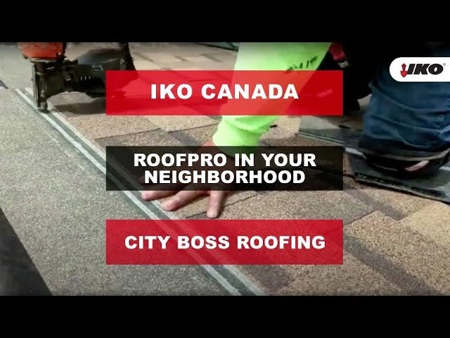 Persona instalando tejas en un techo, con los textos «IKO ROOFPRO en su vecindario», «IKO Canada» y «City Boss Roofing».