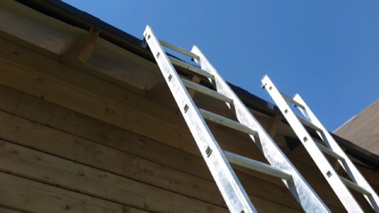 aluminum extension ladders used in roofing job