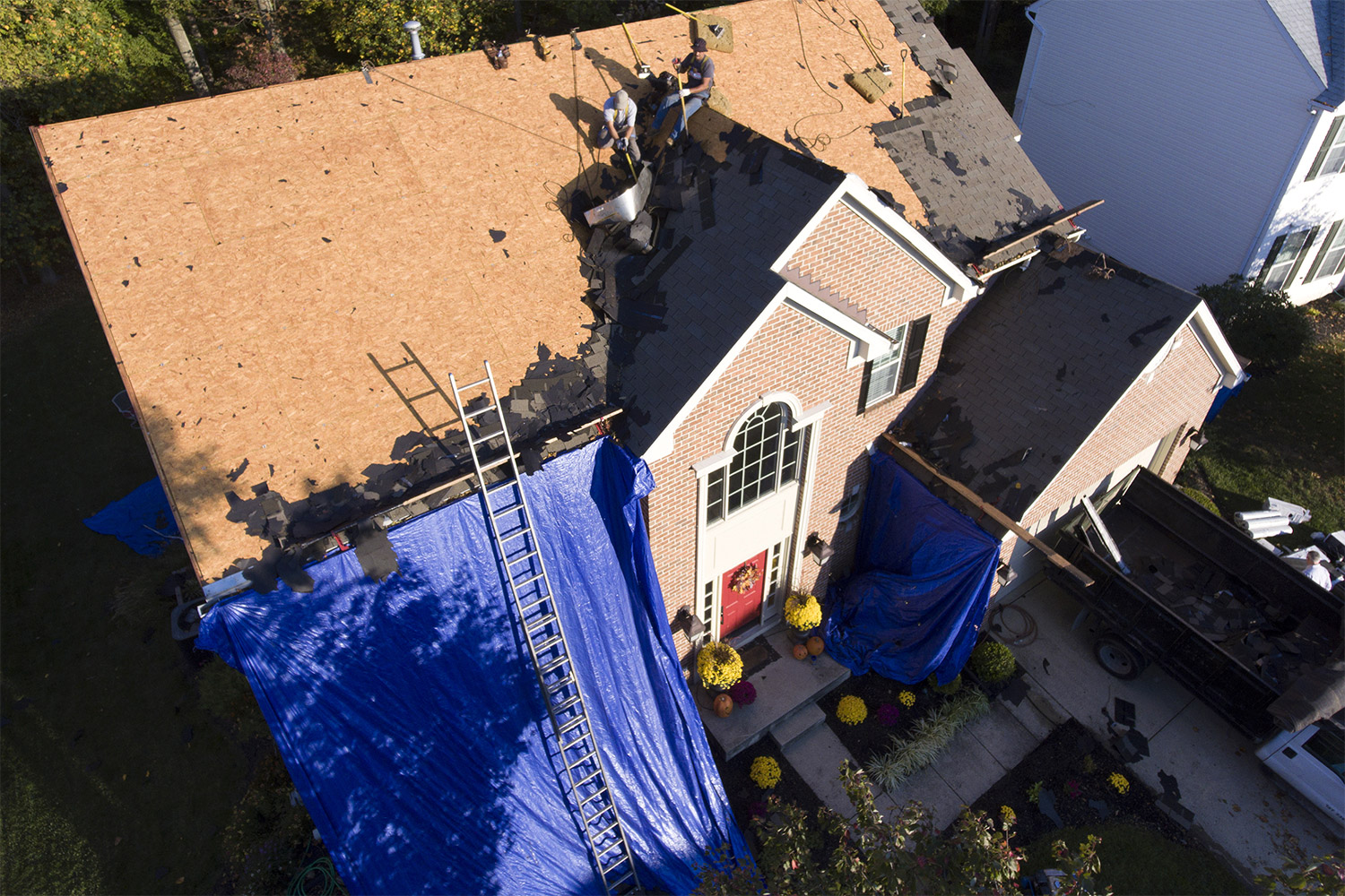 A roof removal with a lot of trash and debris on the roof. 