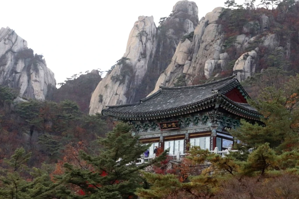 Dougong ancient chinese roof