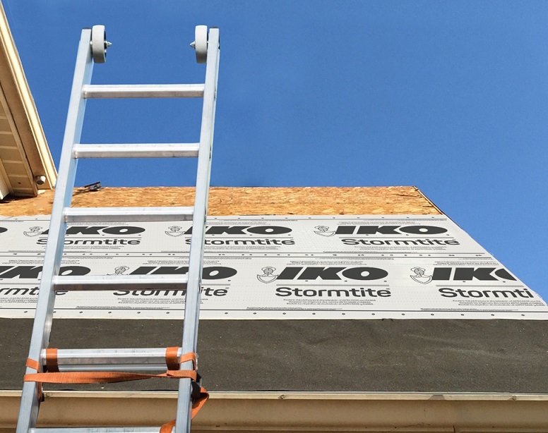 How to Choose a Roof Ladder - The Best Ladders for Working on Roofs - IKO