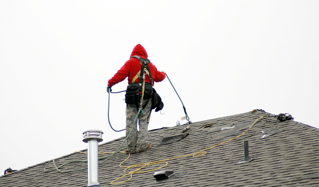 roofer on roof