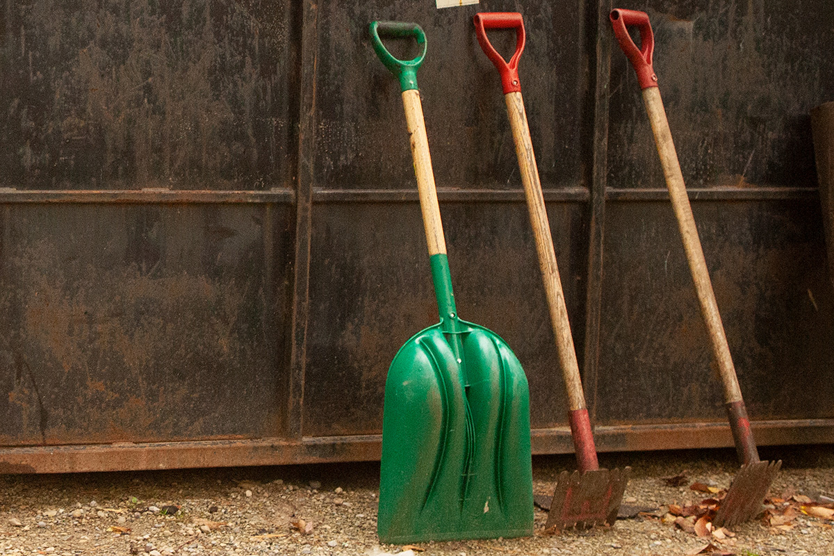 roofing scoop shovel and tear-off shovels