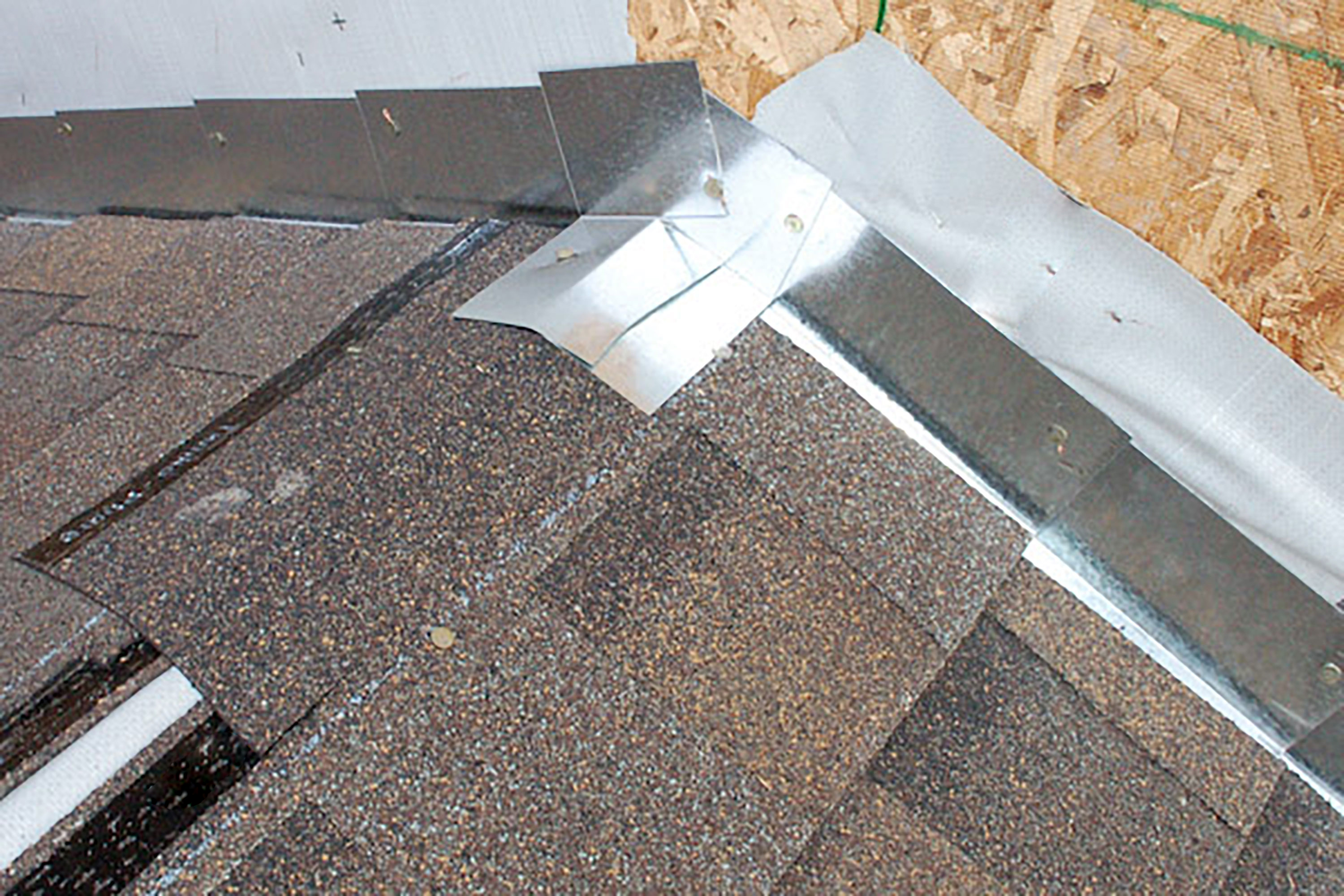 Una guía para clavos de revestimientos de techos con tejas - IKO