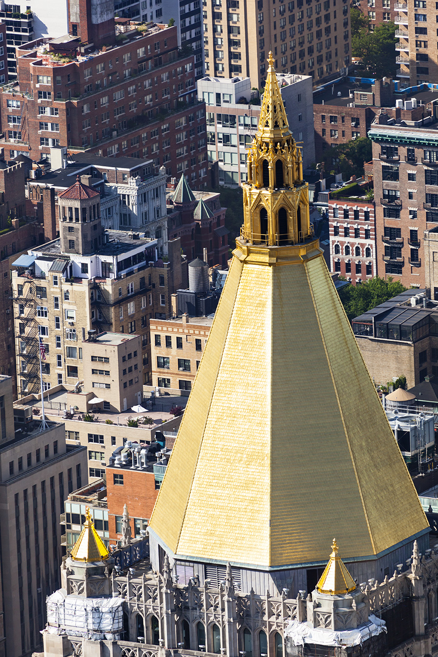 The New York Life Building's golden crown